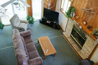 Image de Lakeside Paradise Home sur le lac Birch. Peut accueillir jusqu'Ă 12 personnes.