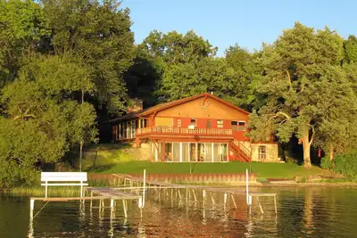 Image de Laid Back Lakefront Cottage - Plaisir en famille au lac Powers