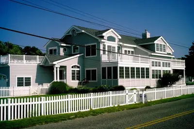 Image de Spacieuse maison North Cape May Waterfront sur la baie de Delaware peut accueillir confortablement 14