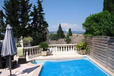 Image de Maison Villa avec piscine chauffée.