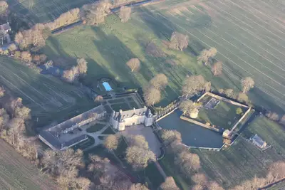 Image de Château historique du XVIIe siècle en Normandie au bord de la mer