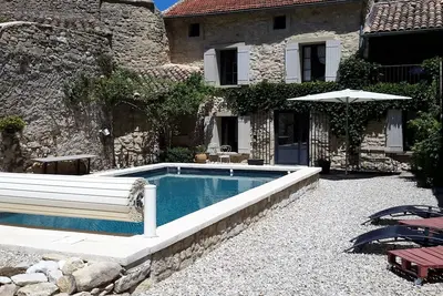 Image de Maison ancienne provencale restaurée de vacances, avec piscine, au départ gr. 4.