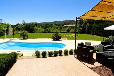 Image de Gard - Proche Uzes - Villa standing 8 pers - Calme - Piscine - Pétanque - Vue