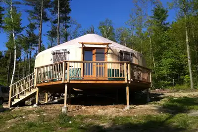 Image de Une aventure d'une vie - Yourte Adirondack moderne / cabine sur 15 acres