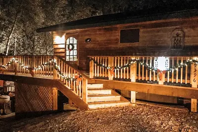 Image de Cozy Bass Lake Cabin à pied de Pines Village & Marine, à 20 min de Yosemite!