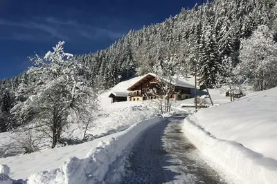 Image de Charmant chalet de montagne avec une vue splendide du Mt-Blanc
