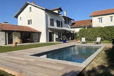 Image de Hiru Alabak - Biarritz<br>Maison 4ch - 8p<br>Calme <br>Piscine - jardin plein Sud