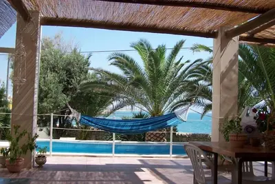 Image de Maison avec piscine et jardin à 10 mètres de la mer