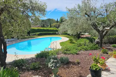Image de Villa De Charme super équipée, Piscine privée, 3 chambres, à 970 m du centre