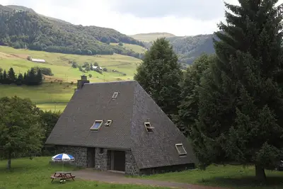 Image de Au pied du Puy Mary, chaîne des volcans, maison de caractère, envir. très calme