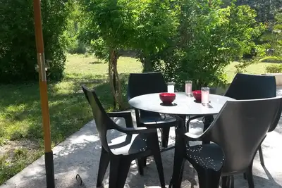 Image de Joli 2 pces 45 m2 de plain pied, St Cyr/mer, calme, dans maison, indépendant