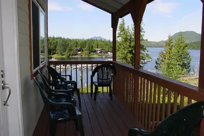 Image de Presque Home Vr 5-Bdrm, 5 Bath surplombant la marina de Knudson Cove. Bienvenue aux pêcheurs