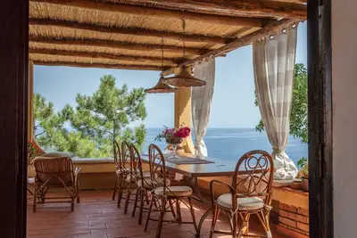 Image de Villa avec vue sur la mer avec accès privé
