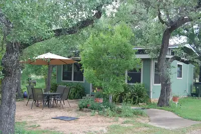Image de Cozy Hill Country Cabin à San Marcos, Texas