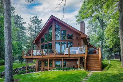 Image de Luxury Home on Cross Lake - 5 minutes du centre-ville