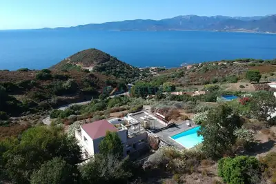 Image de Villa Piscine & Vue Mer 180° Sur Le Golf De Sagone. Calme. Renovee