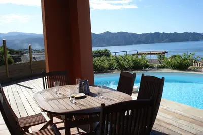 Maison avec piscine privative et vue sur le golfe de 105m² de Saint-Florent.