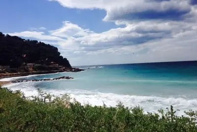 Image de Maison à Carry le rouet en bord de mer (30 mètres)avec jardin clos