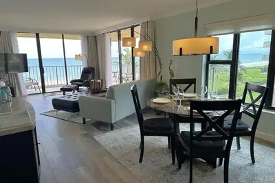 Image de Condo au bord de la mer avec balcon sud-ouest enveloppant - Rénové - Avail Oct 2019