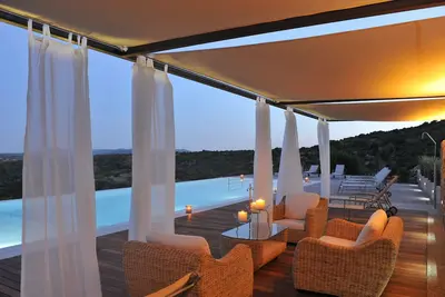 Image de Propriété privée de 1 million de m²! 3 maisons de 800 m², max. 20 pers. Idéal pour les fêtes!