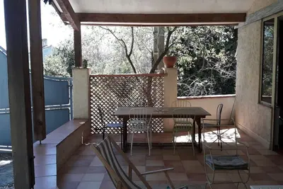 Image de Maison familiale, jardin, terrasse, entre mer et colline pour 8 à 9 personnes