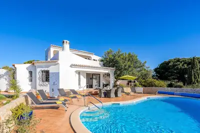 Image de Villa typique située dans la campagne à proximité des plages, A \/ C et Wi Fi