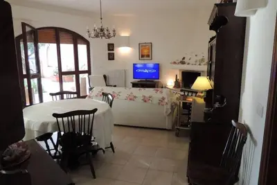 Image de Maison avec jardin de 2 chambres, 2 salles de bain, à 50 mètres de la plage