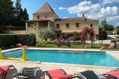Image de Villa De Charme A Sarlat 4/8 pers, cadre verdoyant et fleuri, piscine chauffée