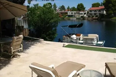 Image de Belle villa Tempe Waterfront avec de nombreux extras