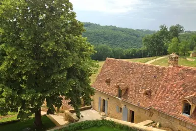 Image de Gite de pierre restauré traditionnellement avec une piscine chauffée panoramique