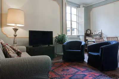 Lumineux appartement dans le palais médiéval entre la tour Guinigi et les heures de la tour.