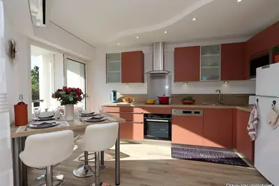 Image de Très bel appartement climatisé en bord de mer équipé pour 4. Piscine et parking