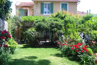 Image de A 2 pas de la mer appart 80 m² env. 3 chambres, terrasse, étage de villa+jardin