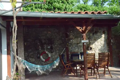 Image de très confortable maison ancienne en pierre
