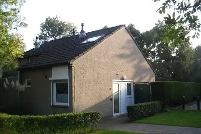 Image de Gezellig vakantiehuisje vlakbijhet Grevelingenmeer, huisdieren toegestaan.