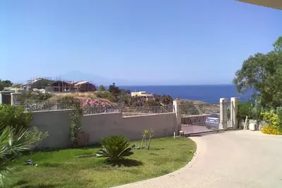 Image de Apart In Villa By The Sea View Etna