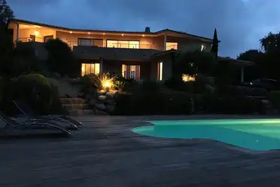 Image de Villa avec piscine chauffée - Vue magnifique sur la baie de Pinarello.