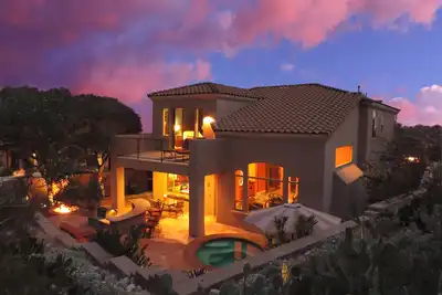 Image de Maison fermée La Paloma, terrain privé avec vue sur la ville et la montagne