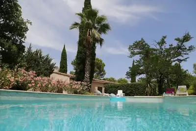 Image de 12 à 16 Pers. Maison Familiale Très calme et Isolée Sur 1 Ha à Claviers (Var)