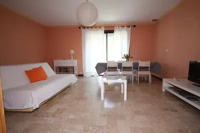 Image de Appartement spacieux, climatisé, 3 chambres, 2 places parking gratuit