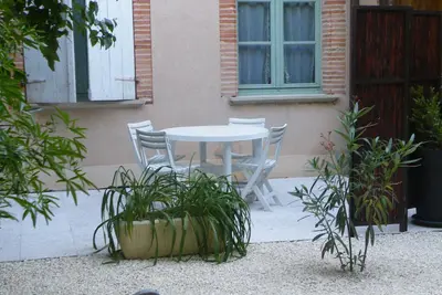 Image de Gîte en ville, calme et reposant. Circulez à pied, tout est à moins de 500m!