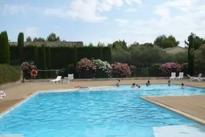 Image de mazet avec piscine, wifi, tt confort, clim, L. V. , L. L. , calme, 2 adultes