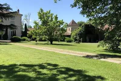 Image de Maison de Maître, genre manoir, bord du Lot, campagne, piscine chauffée, tennis, sauna