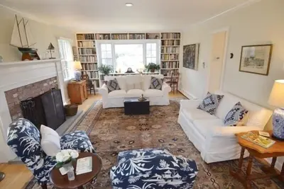 Image de Charmant cottage East Hampton sur une grande propriété; étapes du village