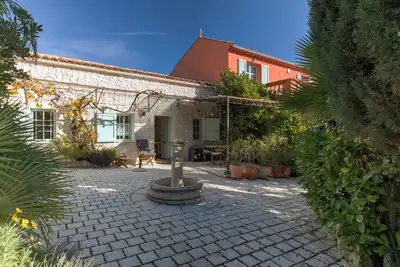 Image de Petite maison de campagne avec piscine - Ă pied de la mer et vieux Antibes
