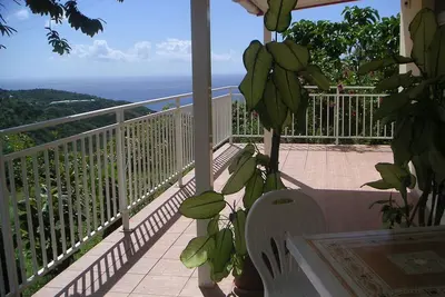 Agréable Studio clim. au Carbet ds le Nord Caraïbe ds 1 lieu calme ventilé Wifi
