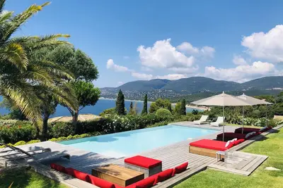 Image de Villa golfe de Saint Tropez, vue mer d'exception, piscine, plage à pied (5mn)