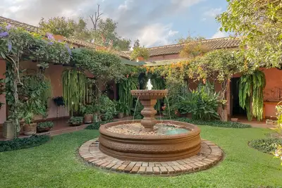Image de Villa coloniale et maison d'hôtes avec piscine chauffée