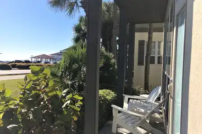Image de Spéciaux d'automne à la plage! 165 $ / 2 chambres avec vue à 360 degrés sur le golfe