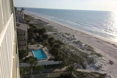 Image de Rénové Direct Sand Beachfront 3br / 2br - Condo 2ba / WiFi gratuit et longue distance